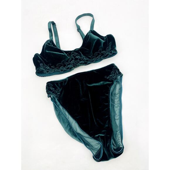 Vintage Olga Emerald green velvet Bra & Panty Set - Picture 1 of 6